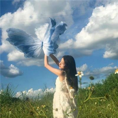 人气爱豆机场牵手女助理，一个月内幕曝光，好友出面澄清
